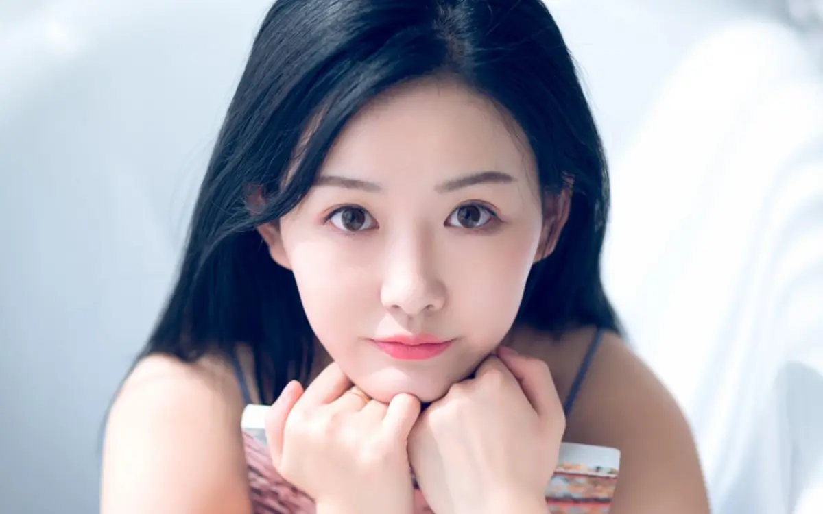 那曲哈尔滨私人伴游燕子