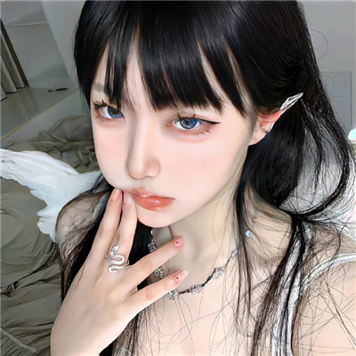 那曲伴游女生孛安春的资料