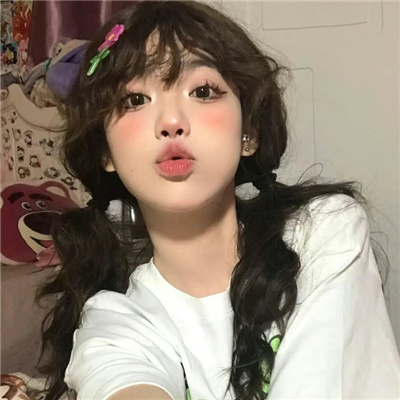 那曲伴游女生卞寄蕾的资料